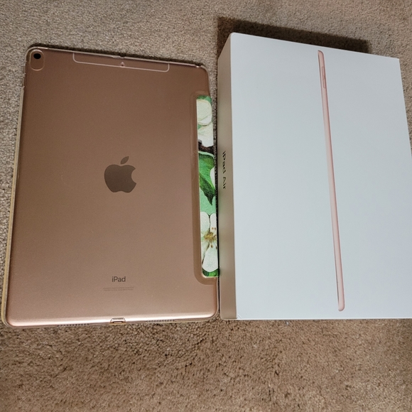 Apple iPad Air 10.5-Inch Wi-Fi + Cellular 256GB Gold 3rd generation  A2153 2019 - Picture 2 of 6